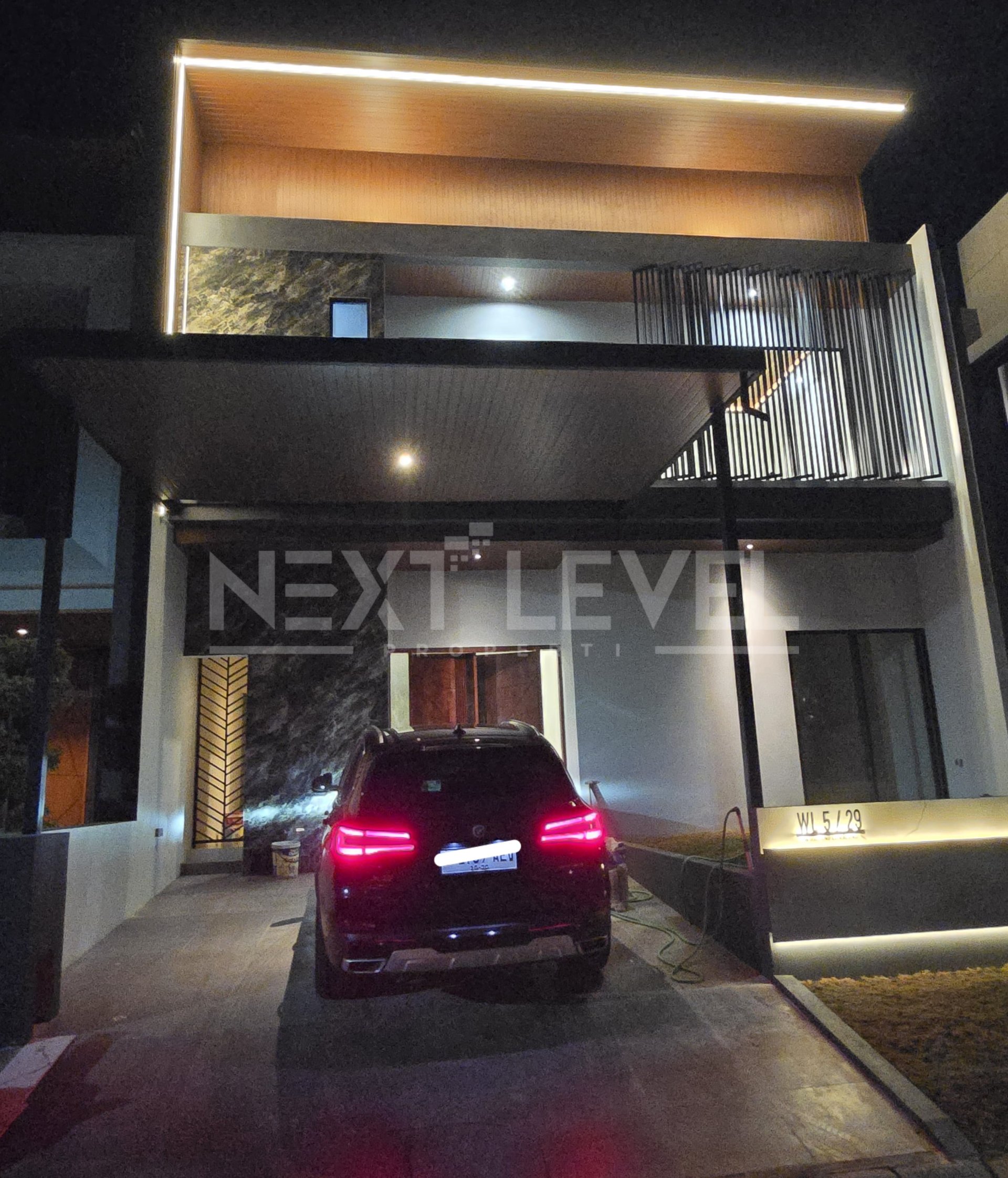 Dijual rumah bagus di Woodland Citraland Surabaya barat