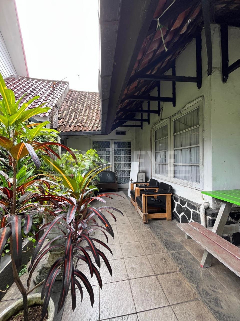 Dijual Rumah Old Money di Dago Bandung