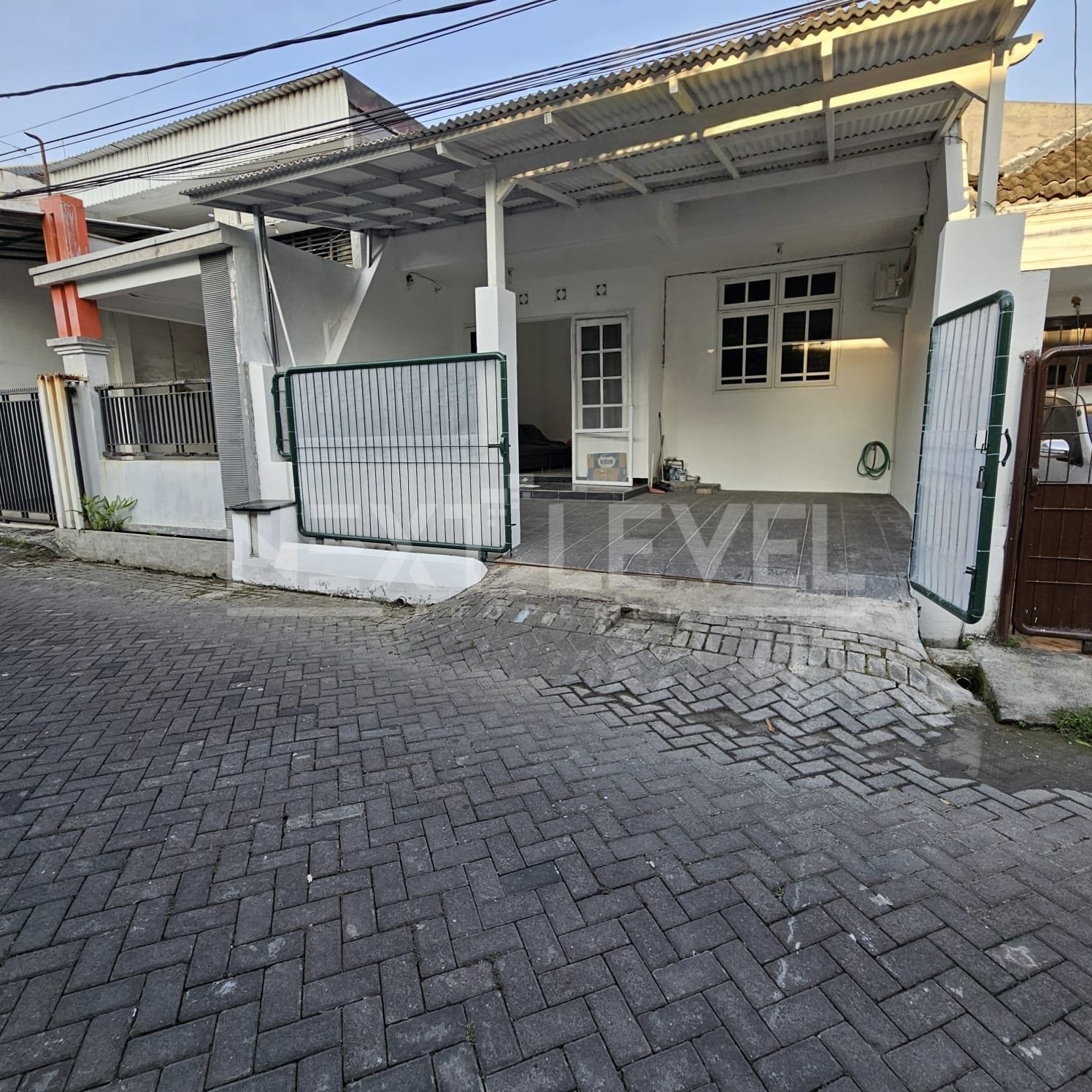 DIJUAL RUMAH PLOSO TIMUR BARU RENOVASI SIAP HUNI