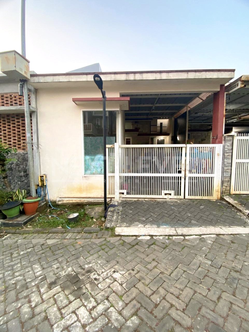 Rumah Di Perumahan, Dekat Akses Tol Madyopuro