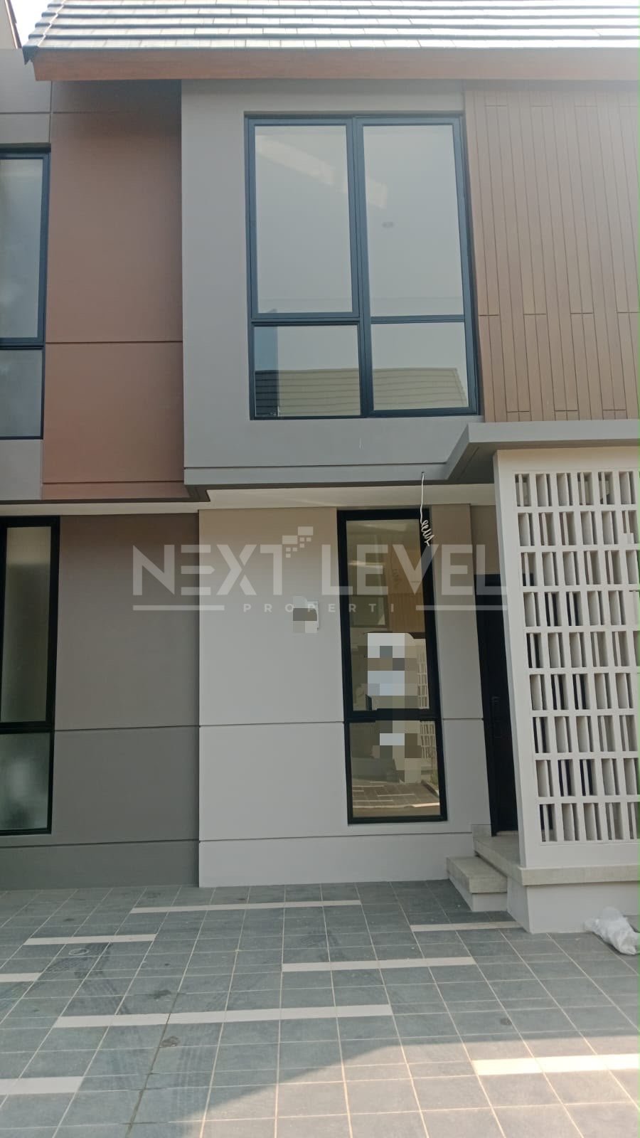 DISEWAKAN RUMAH HOEK BARU SERAH TERIMA DI CLUSTER VIOLA SUMMARECON CROWN GADING