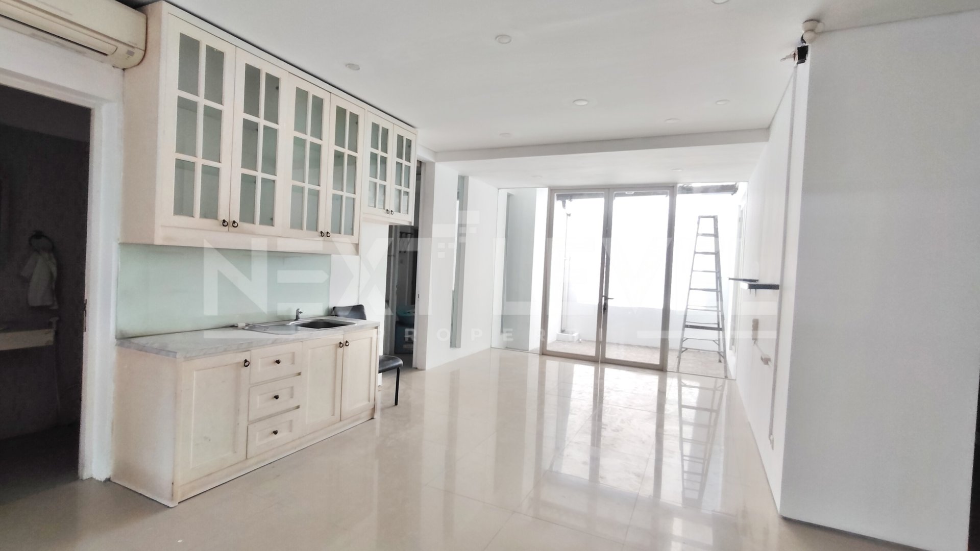 Rumah Minimalis siap huni di Royal Residence Surabaya Barat