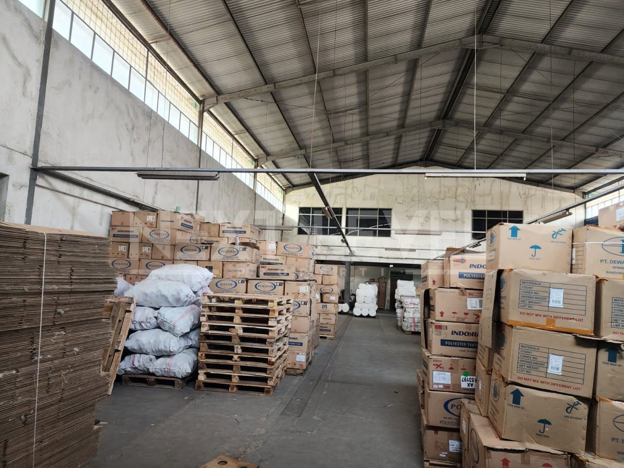 GUDANG / PABRIK 1.600 M² DI CARINGIN BANDUNG — AKSES KONTAINER 40 FEET! EX PABRIK RAJUT | LT 1.828 M² | LB 1.600 M² | SHM | 53.000 VA