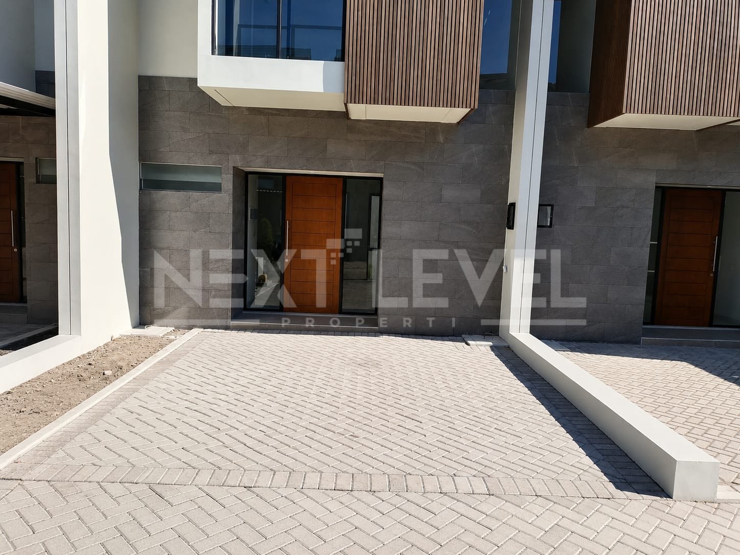 Dijual rumah Central Park Juanda