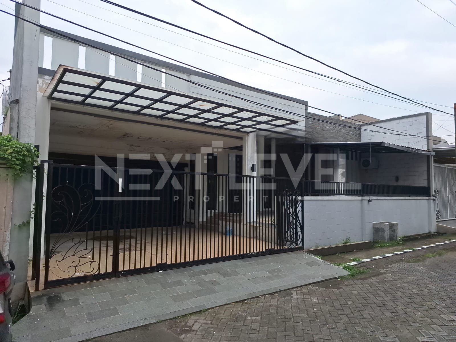 Disewakan Rumah Darmo Permai Selatan cocok untuk kantor/rumah tinggal 