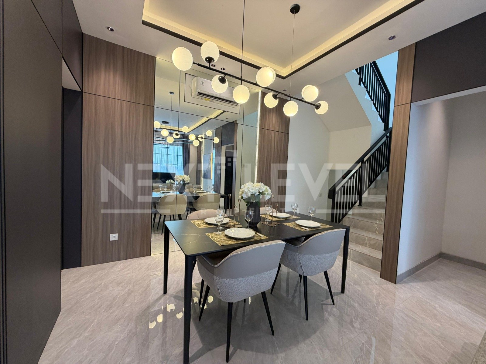 Rumah 2 lantai dekat Jakarta Timur
