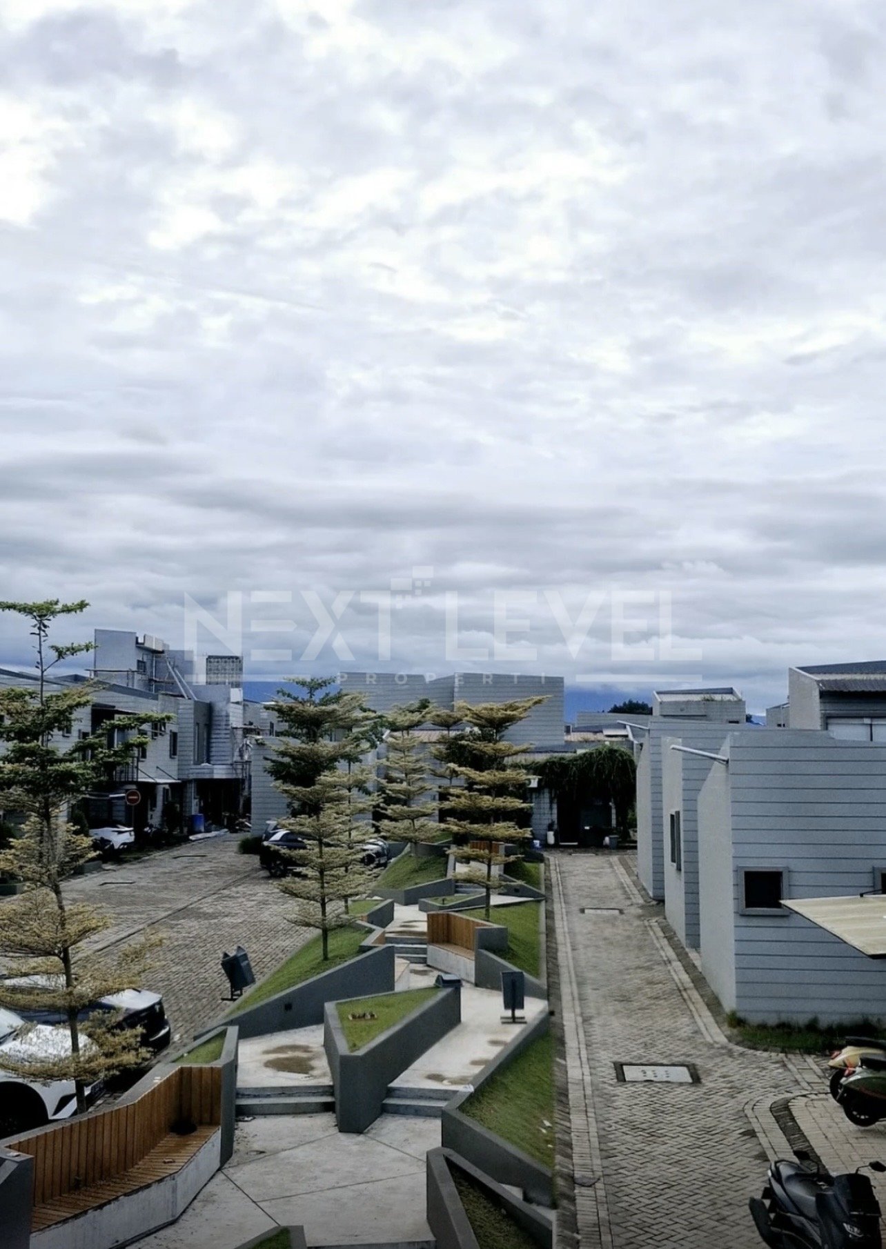 Hunian eksklusif 2 Lantai Full furnished siap huni best view di Kvadra Araya Malang.MLG00023