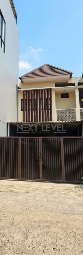 2 Lantai Jatiasih tanah luas 95 m2 Harga 775 jt