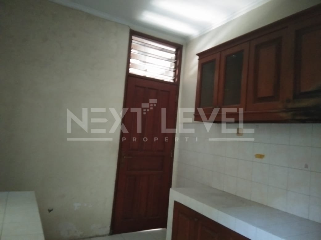 Dijual/disewakan rumah di simpang Darmo permai selatan 