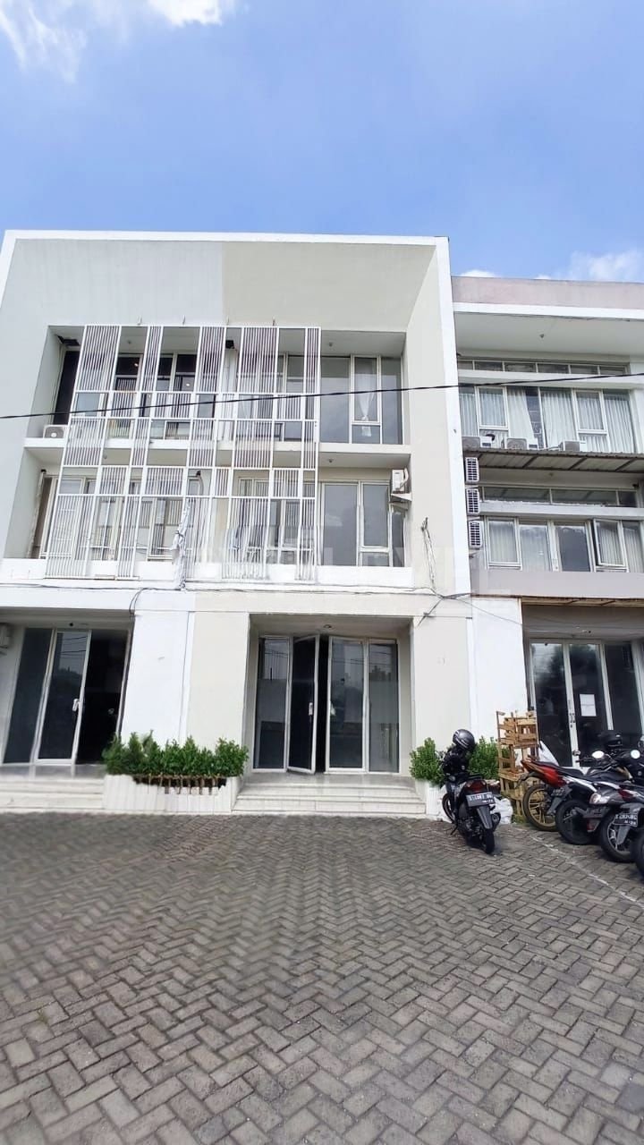 Dijual Ruko Dian Istana Wiyung Minimalis Strategis Siap Pakai