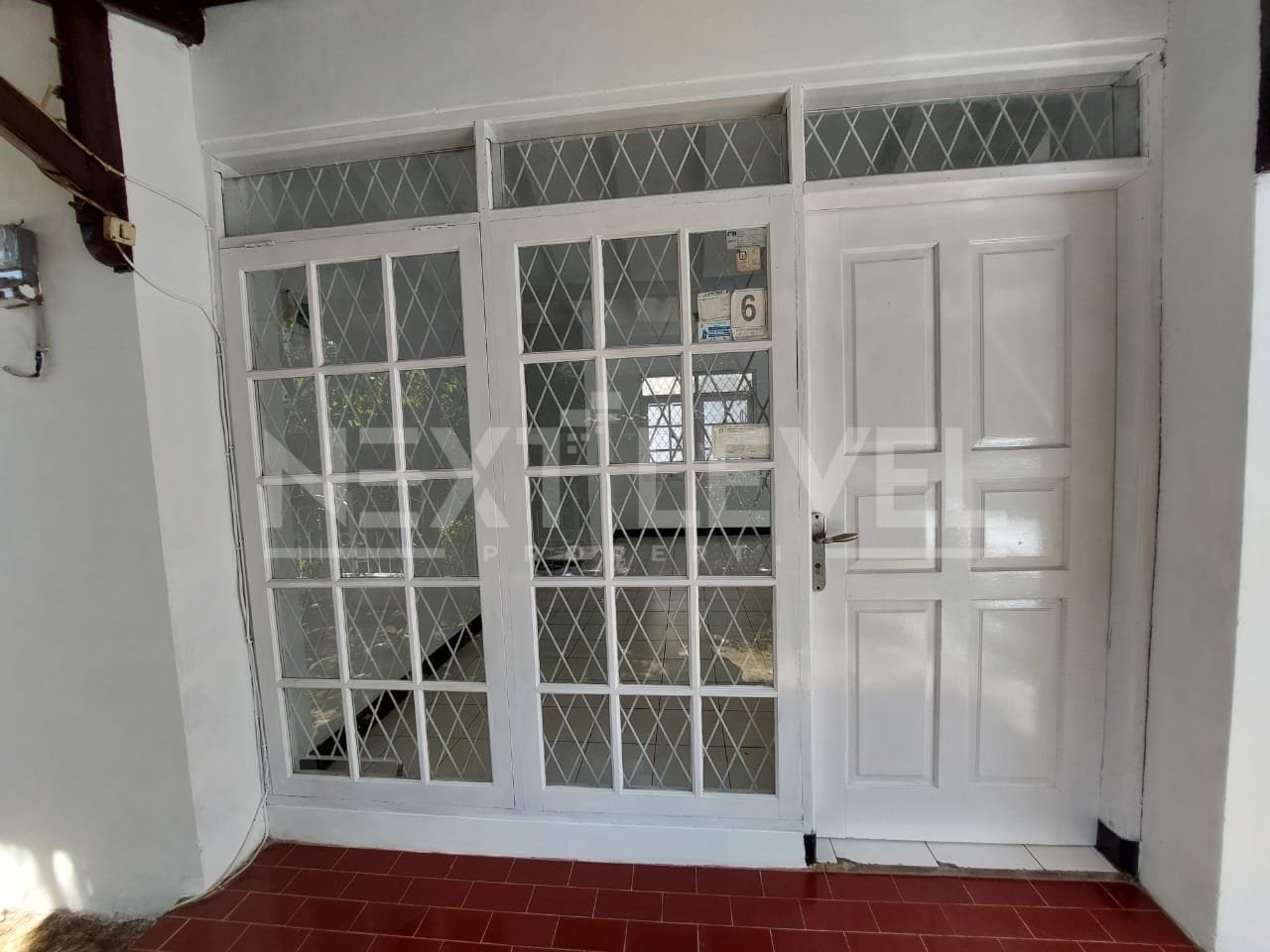 RUMAH SIAP HUNI DI ARCAMANIK BANDUNG — LOKASI STRATEGIS DEKAT SOEKARNO HATTA!   ✨ Nyaman untuk keluarga, sekaligus cocok dijadikan kantor atau tempat usaha.