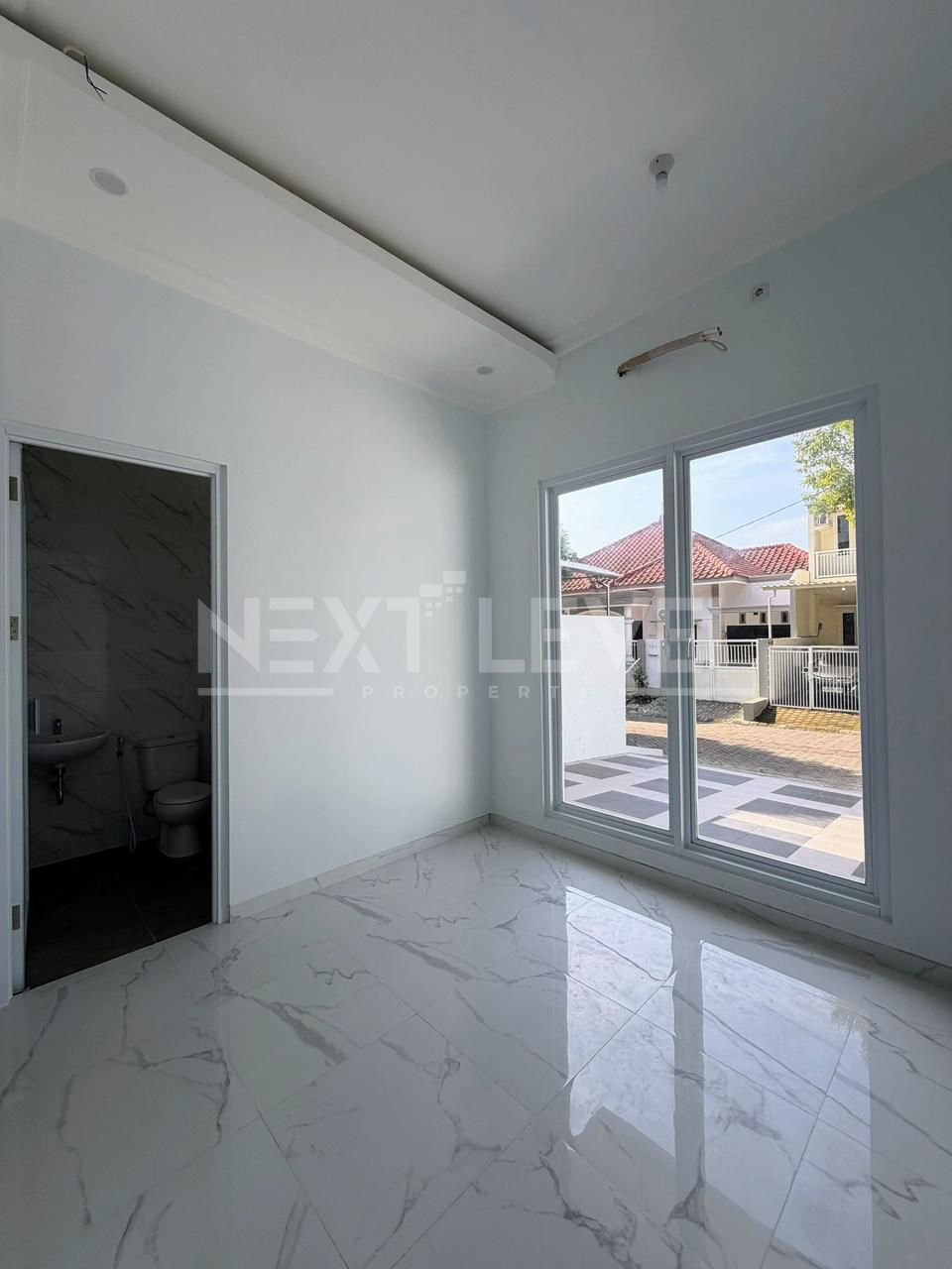 Dijual rumah baru gress modern minimalis di bukit Palma Surabaya barat