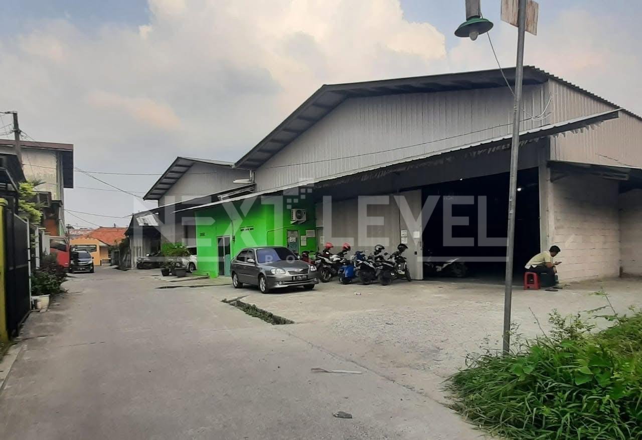 DI JUAL RUMAH LUAS KAWASAN KOMERSIAL DEKAT SUMARECON BEKASI