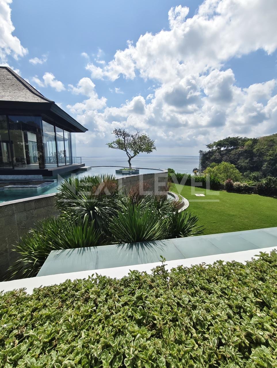 Luxury Cliff-Top Villa for Sale – Jimbaran, Bali 
