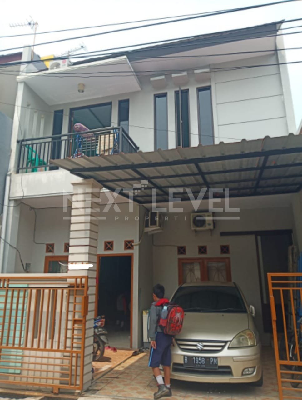 Rumah 2 Lantai di Bulevar Hijau, Harapan Indah