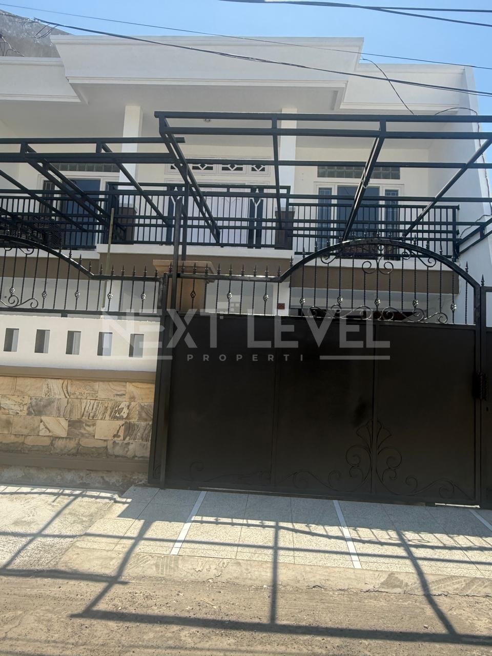 Rumah siap huni dekat pakuwon city  Babatan Pantai Barat surabaya timur