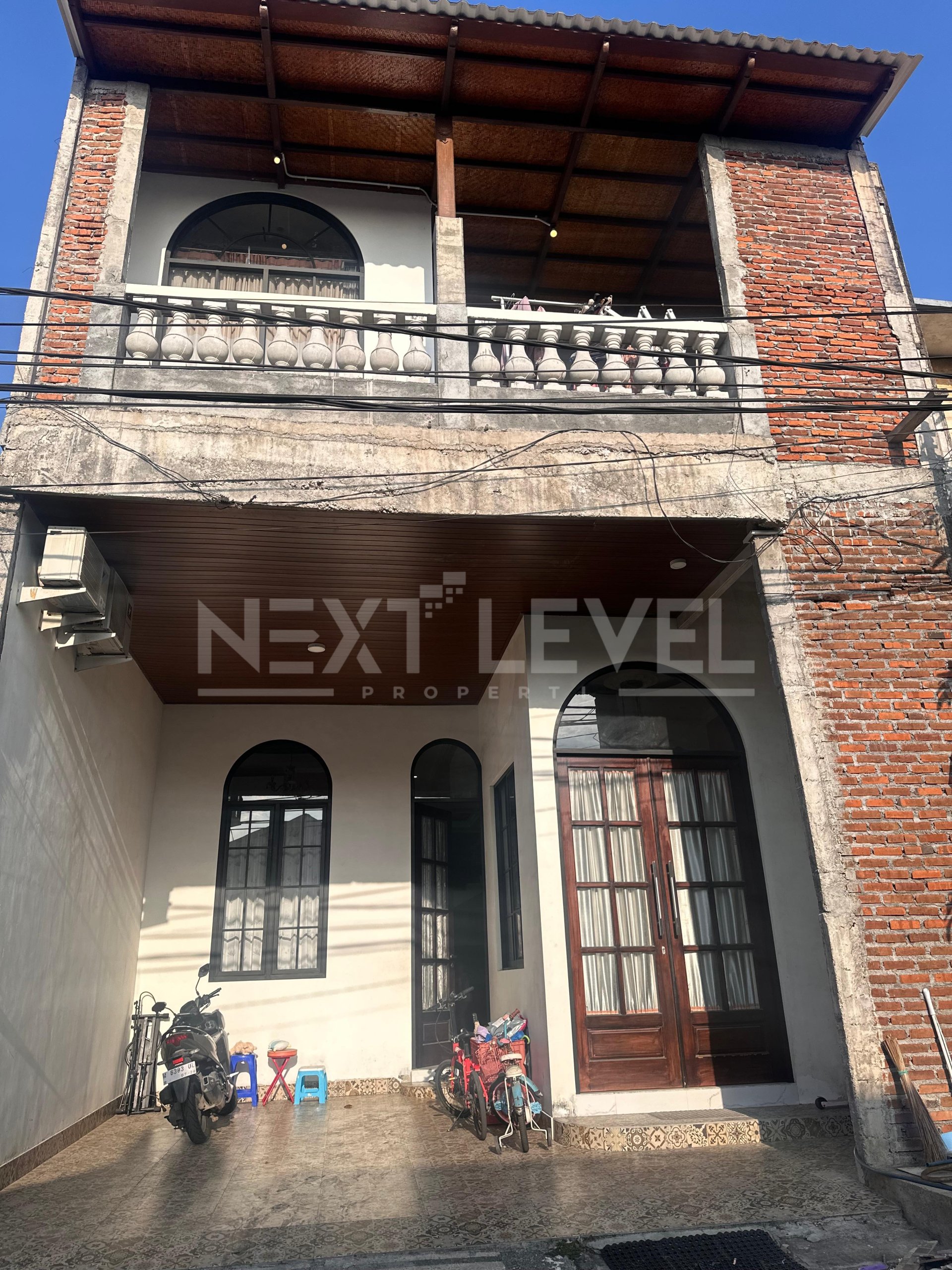 Rumah selatan surabaya Grand Deltasari dekat Tol waru