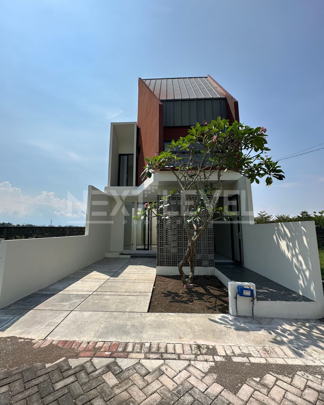     Rumah Modern 2 Lantai + Open Space Belakang |     Siap Huni di Sabella,     Rumah 2 Lantai di Sabella  Buring Kota Malang Cuma Rp750 Juta 