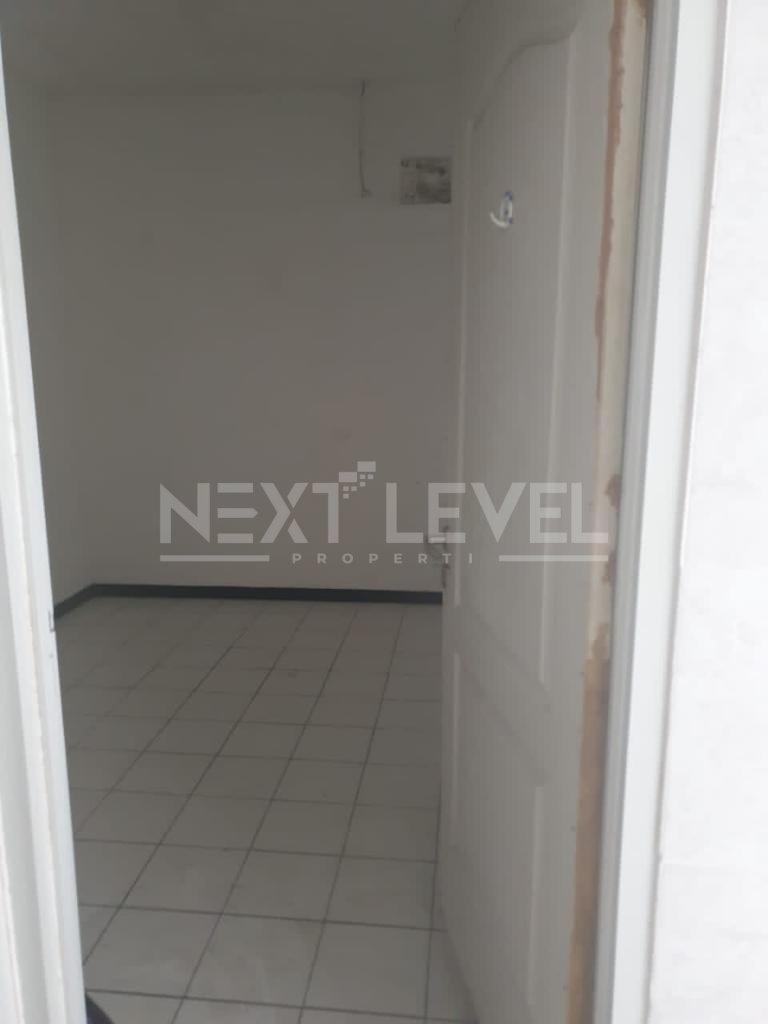 dijual rumah semi gudang di klampis semolo timur