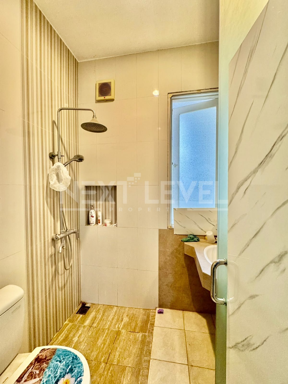 Dijual rumah taman puspa raya citraland semi furnished