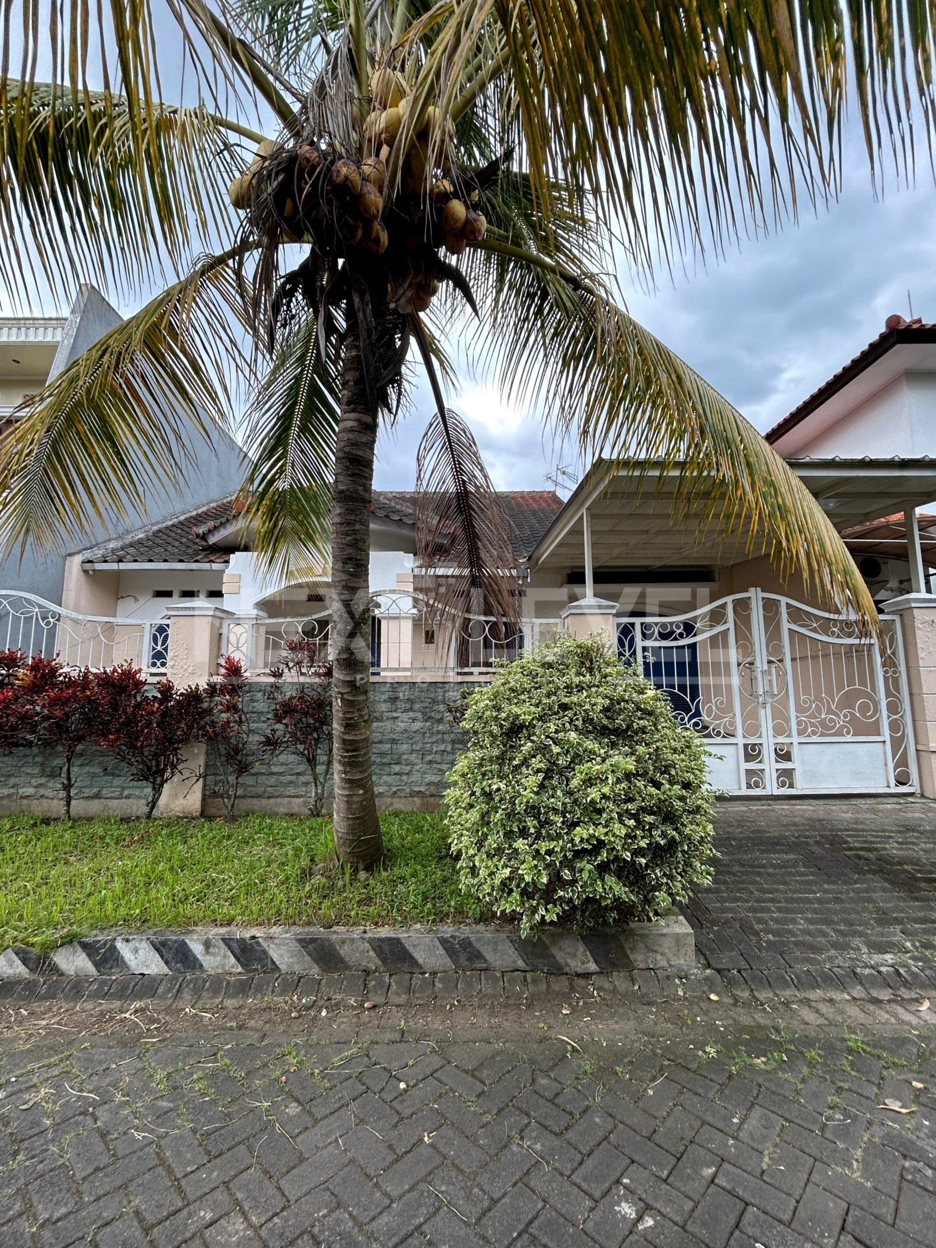 Rumah Araya Malang Depan Dekat KDS Resto