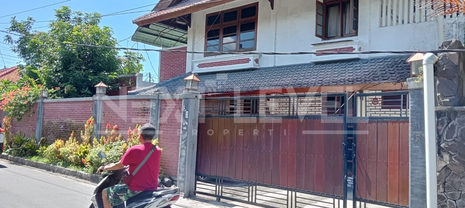 House walking distance to Bali airport for sale 