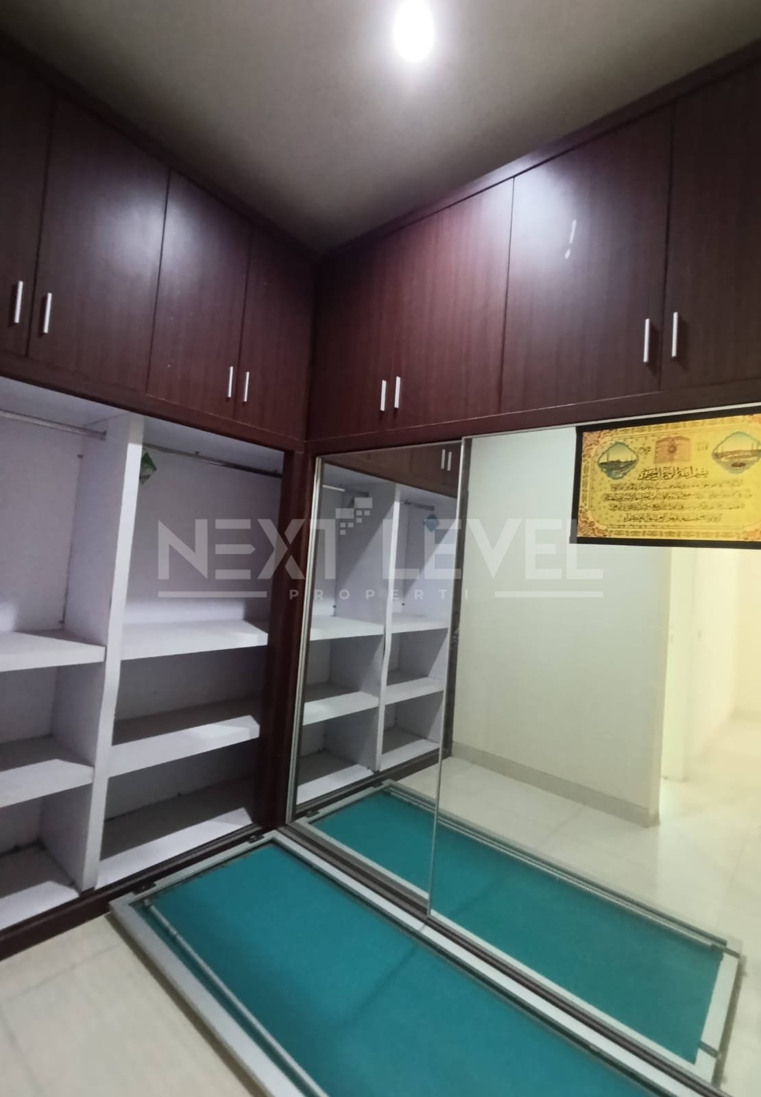 Dijual rumah di Larizwood Pakuwon indah 