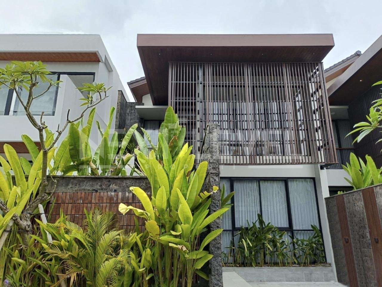 FREEHOLD VILLA CENTER OF CANGGU 3BR