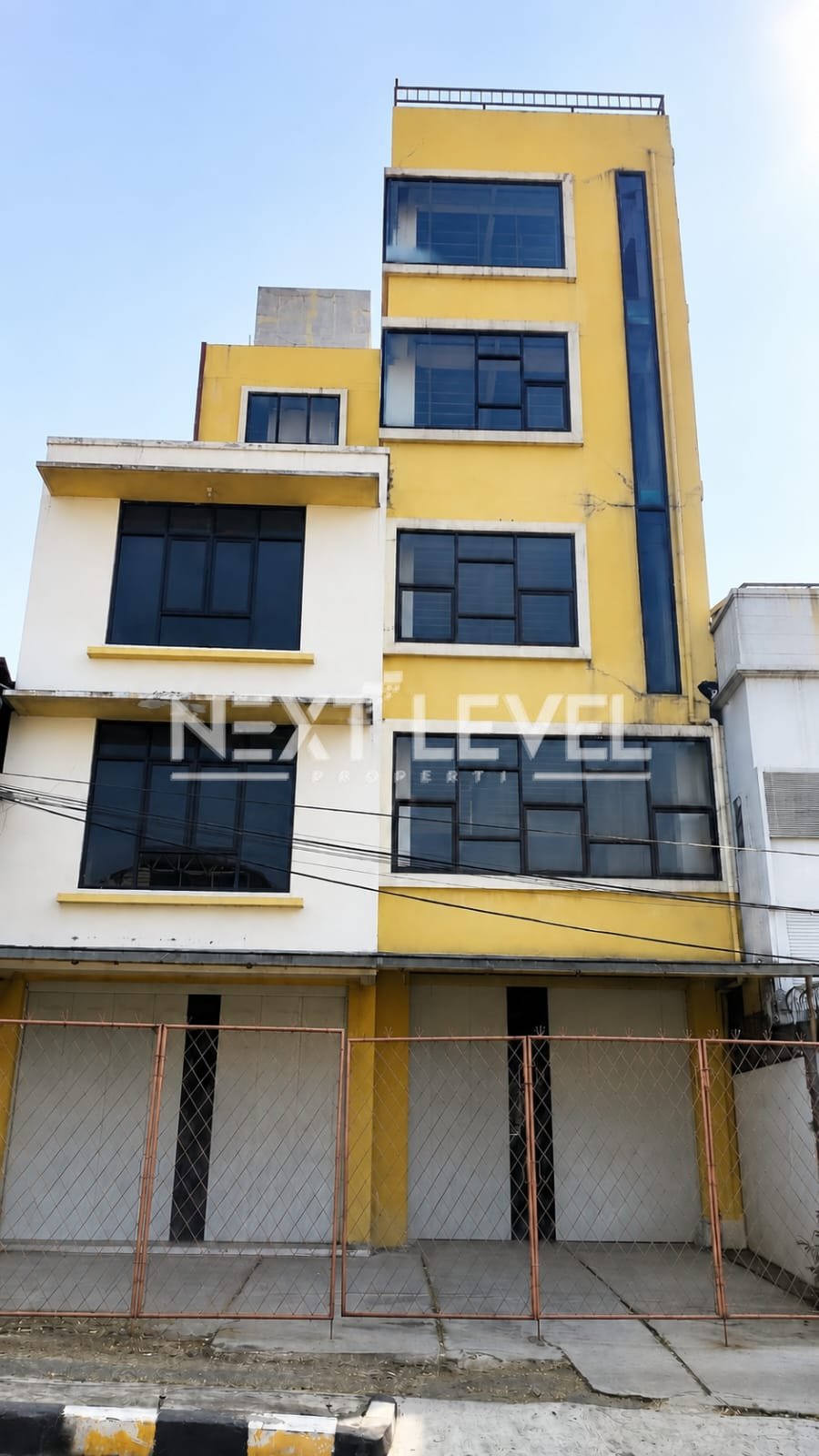 DIJUAL GEDUNG KOMERSIAL SHM STRATEGIS DI CIANJUR Luas Tanah 940 m² Lift