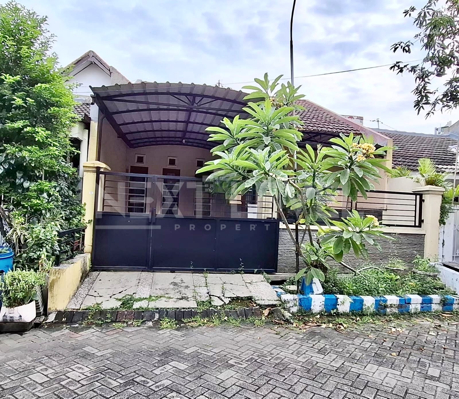 Rumah FURNISH di KUTISARI INDAH - SURABAYA SELATAN