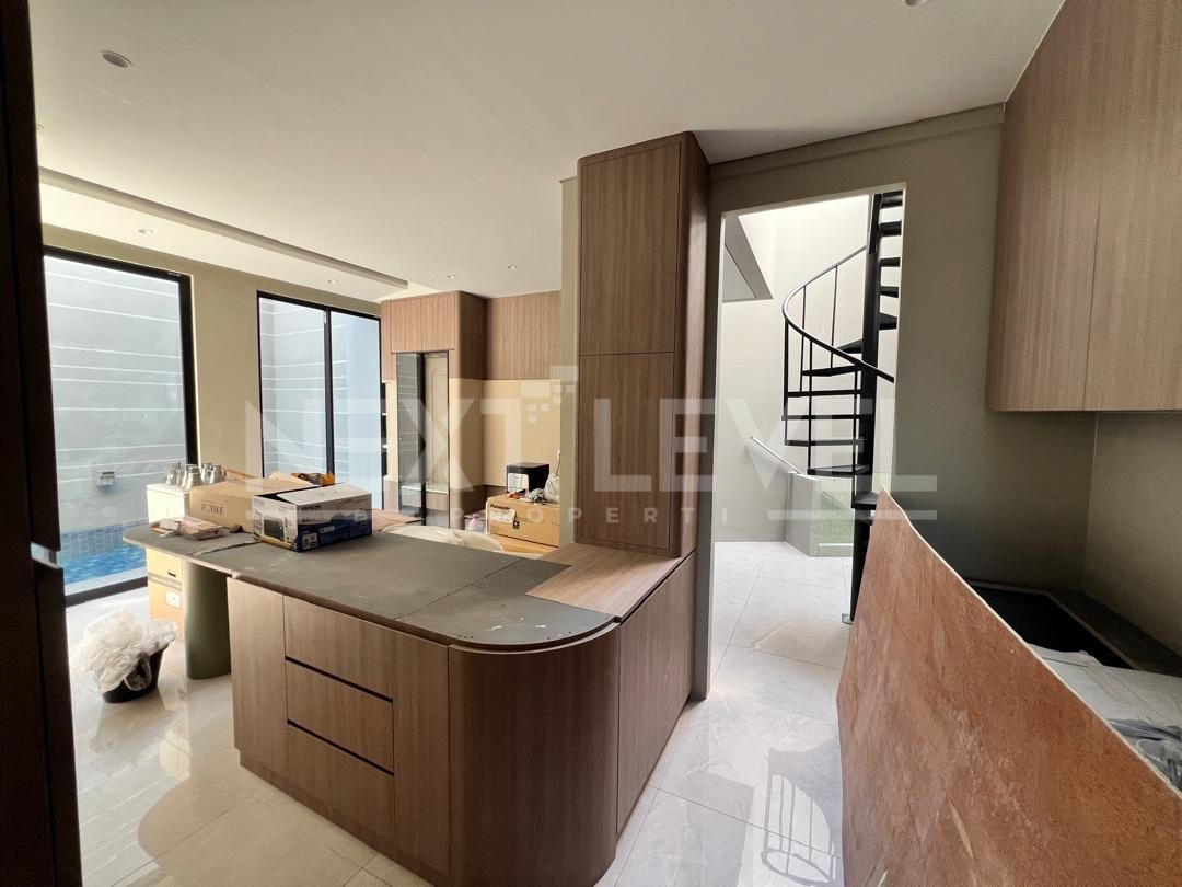 Rumah baru di pelican hill citraland surabaya 