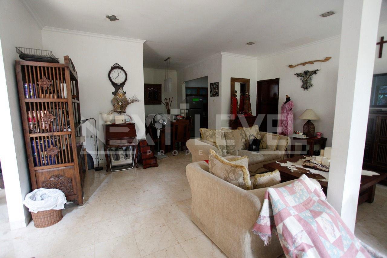 Dijual Rumah  Luas tanah 690m2 Banten Tangerang Komplek pesona bali