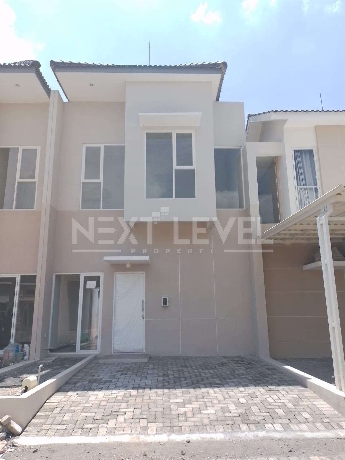 FOR SALE: Hunian Modern 2 Lantai di Newtown Park, Gedangan – Selangkah ke Juanda