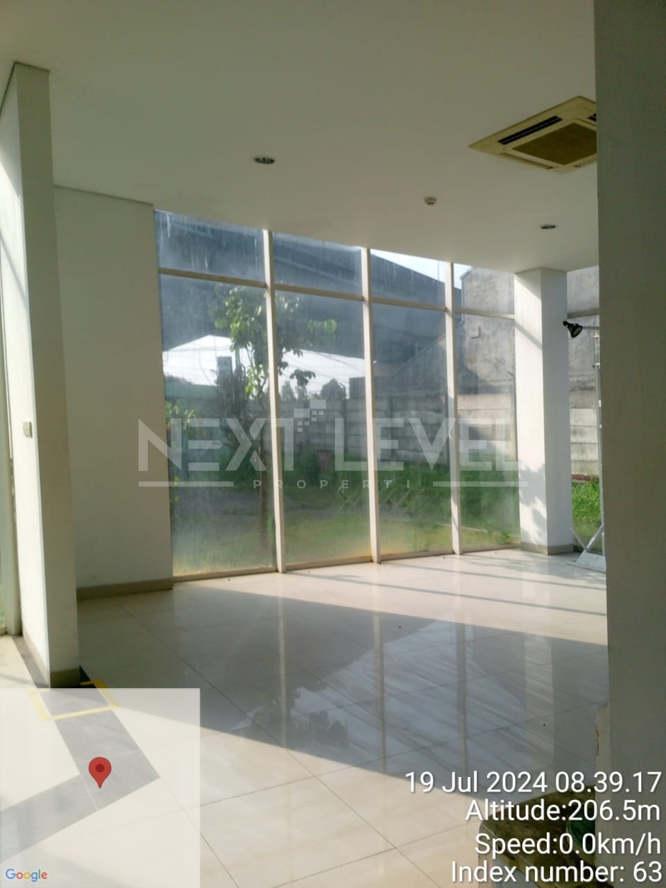 Gedung ex bengkel di jalan raya Bogor 