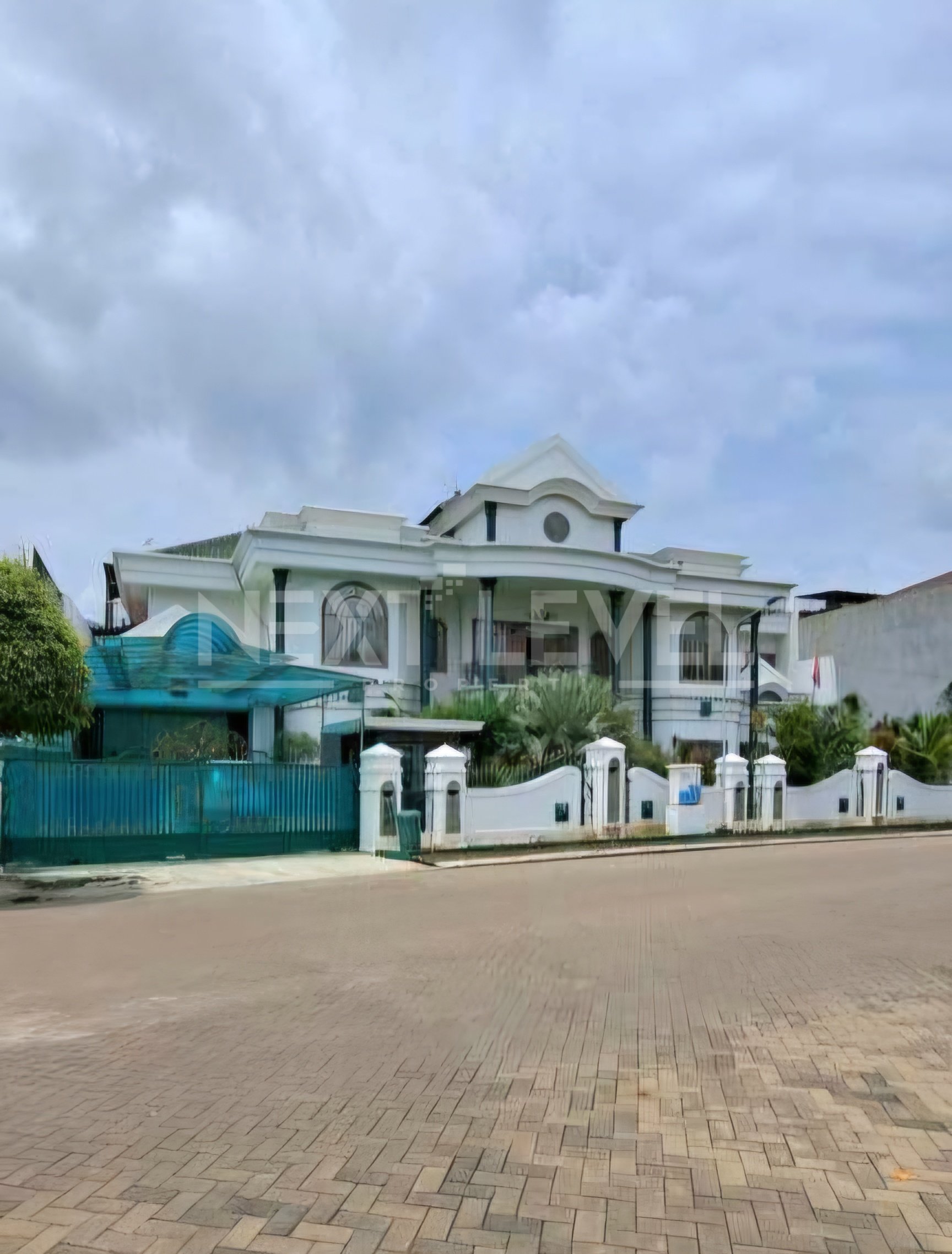 Rumah Megah 2 Lantai Hadap Timur di Villa Permata Gading