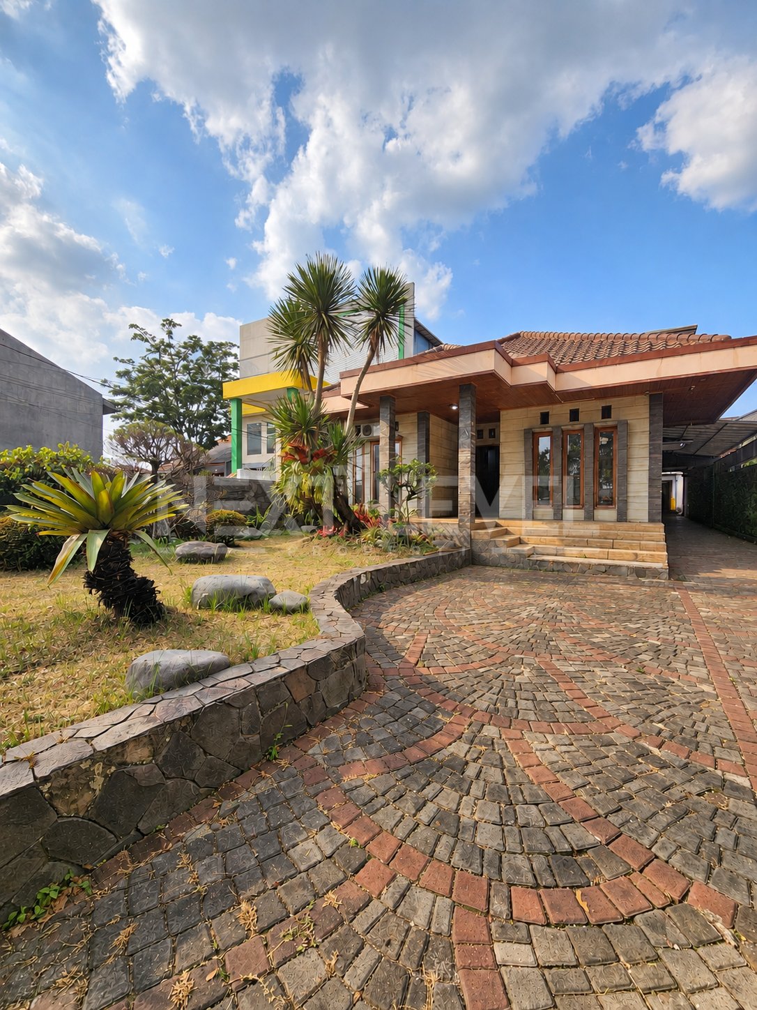 DIJUAL PROPERTI PREMIUM | RUMAH AESTHETIC + BANGUNAN 2 LANTAI | LT 965 M²