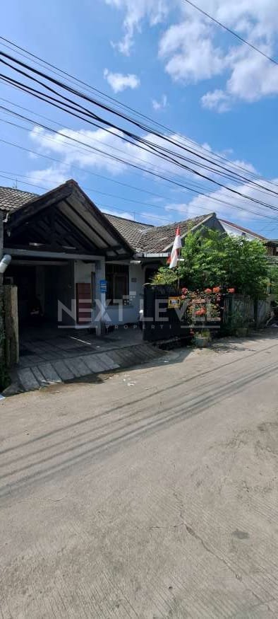 Di jual cepat rumah dengan lahan yang luas di Pondok. Pekayon Indah