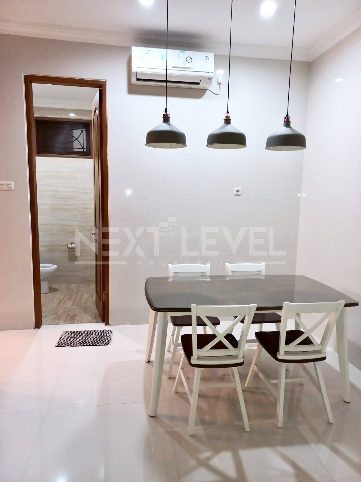 Rumah Full Furnish di PAKUWON INDAH - SURABAYA BARAT