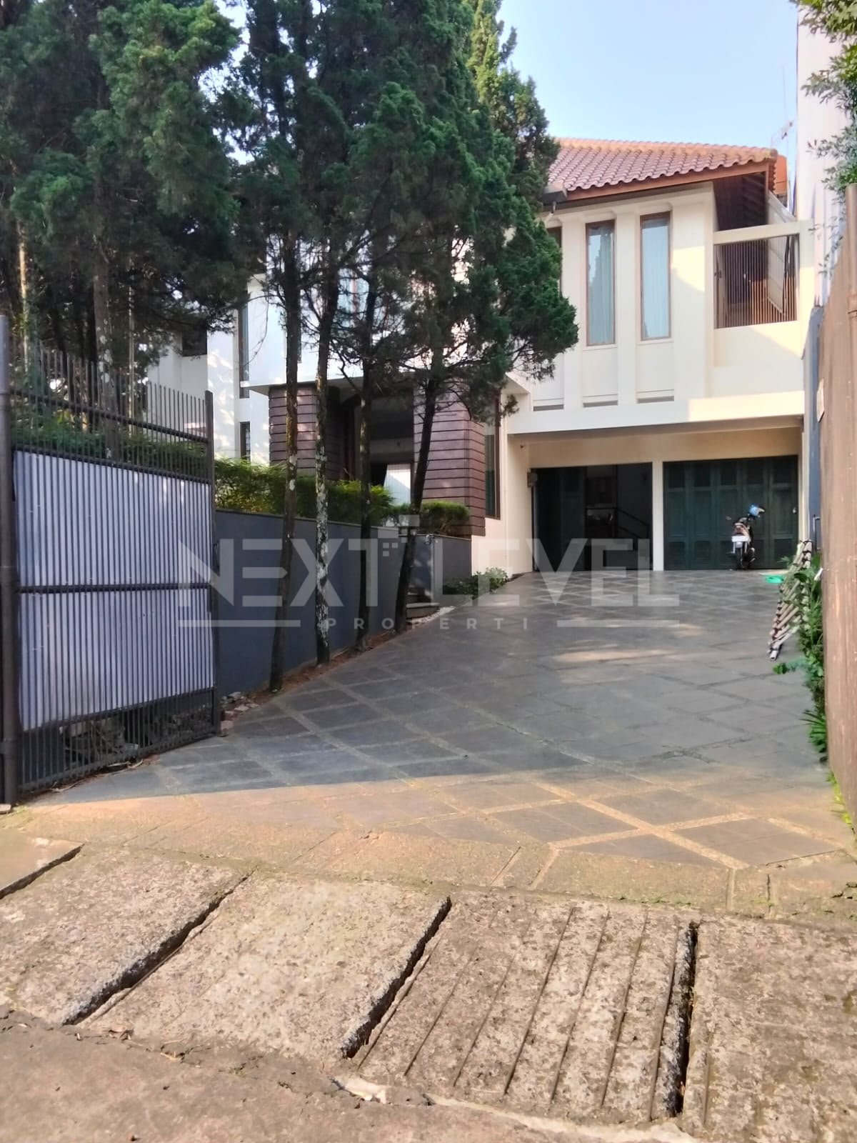 RUMAH LUAS  MEWAH DI SETRA DUTA SARIWANGI BANDUNG BARAT LT 404 M²  LB 500 M² 7 KAMAR 