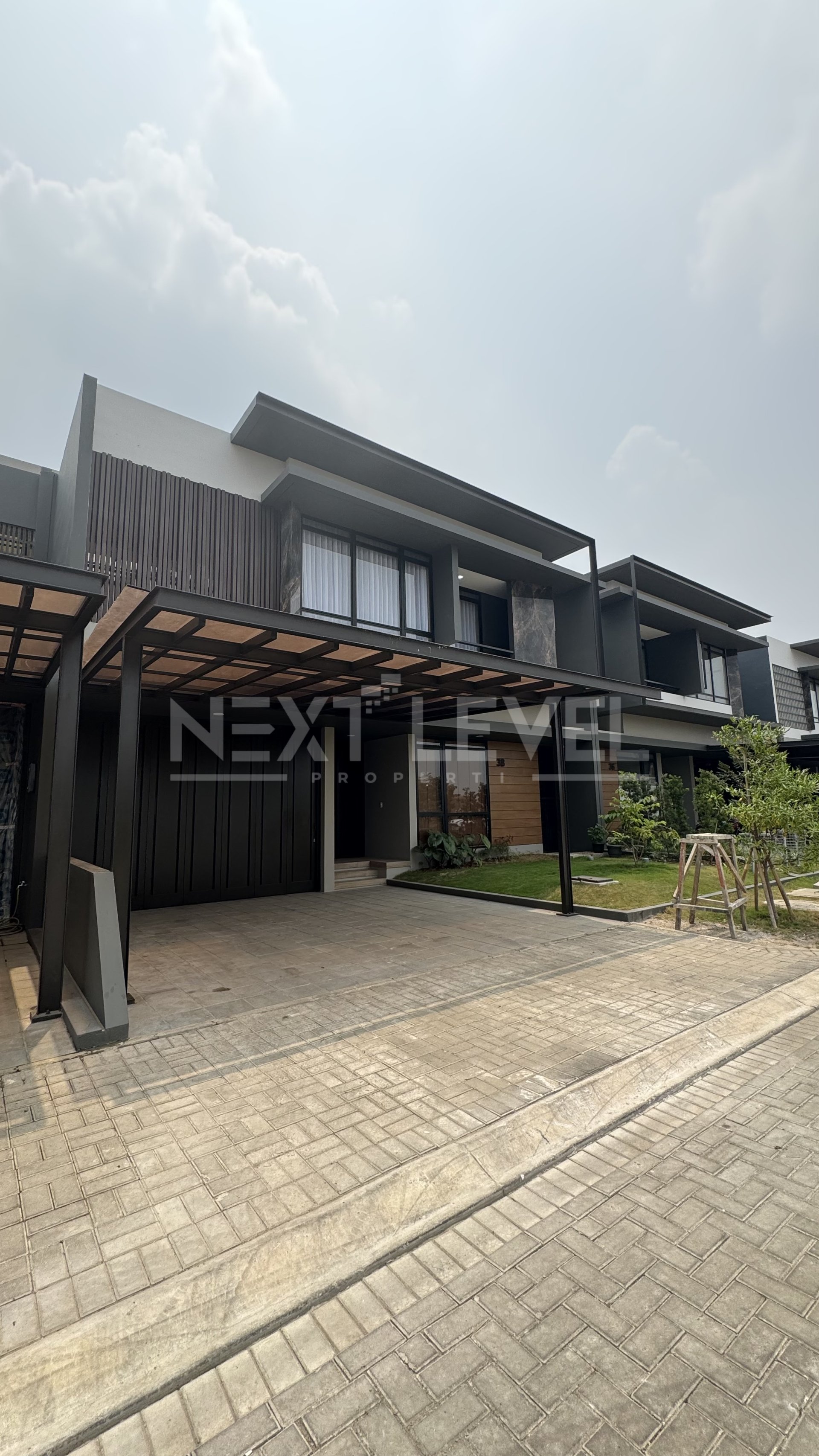 RUMAH MEWAH DI CLUSTER EXCLUSIVE KOTA BARU PARAHYANGAN BANDUNG 