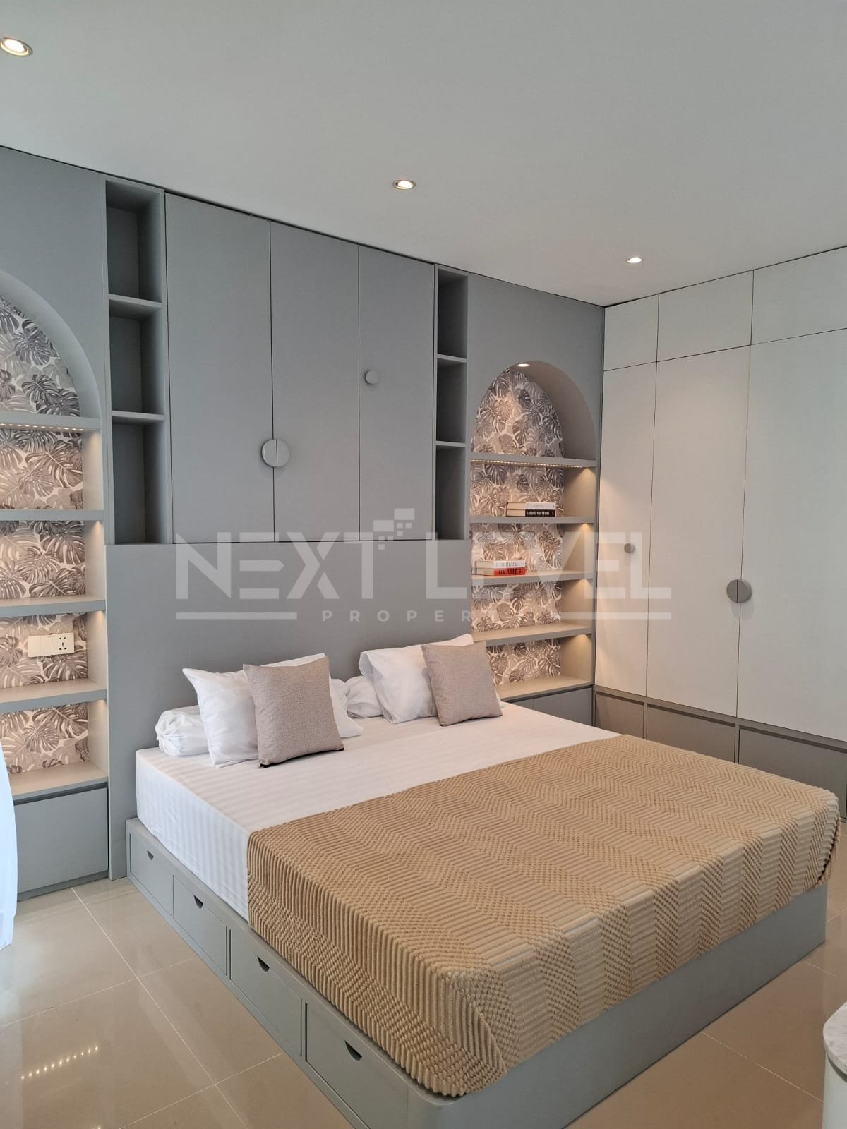 Dijual Rumah Murah Full Furnish Dengan Swimming Poll Di Citraland Utama Surabaya Barat