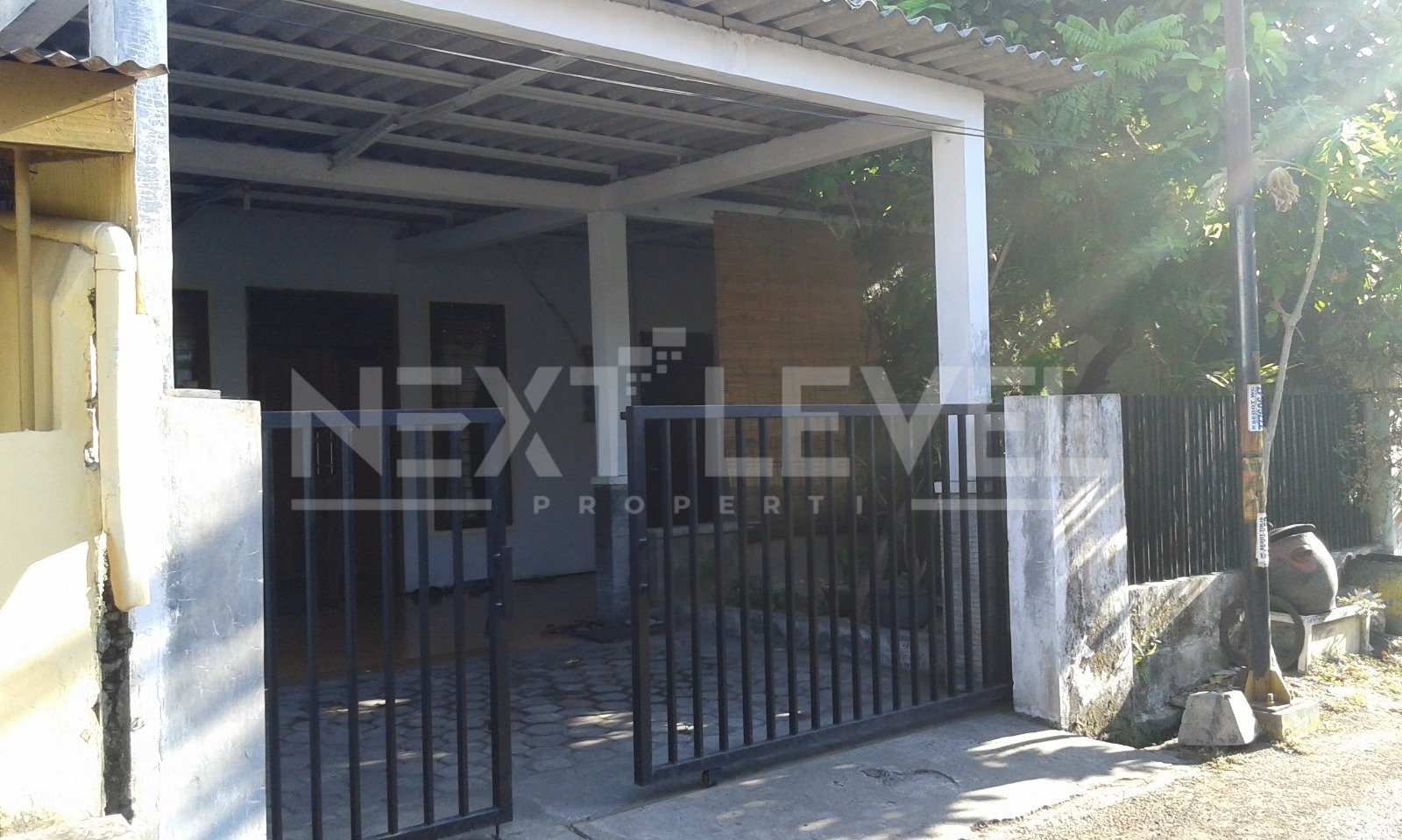 Dijual Rumah Bratang 