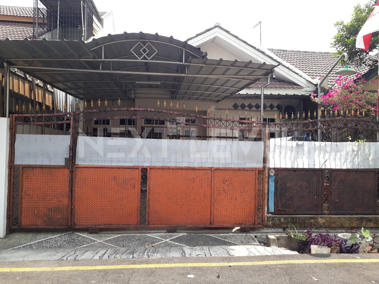 Dijual Rumah cantik siap huni di Griya Harapan Permai, Harapan Indah Bekasi Barat.
