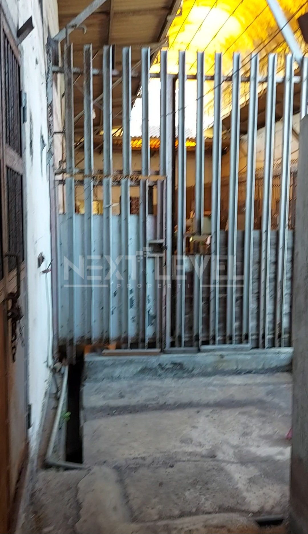 Gudang hitung tanah di komercial area tengah kota surabaya ,Raya Kedung Cowek