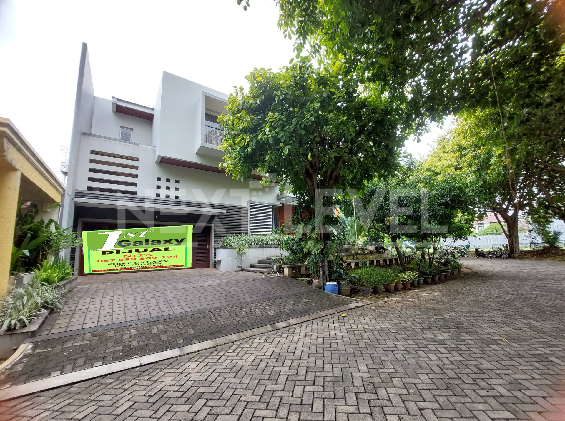 Rumah Mewah di Lokasi Kemang Pratama