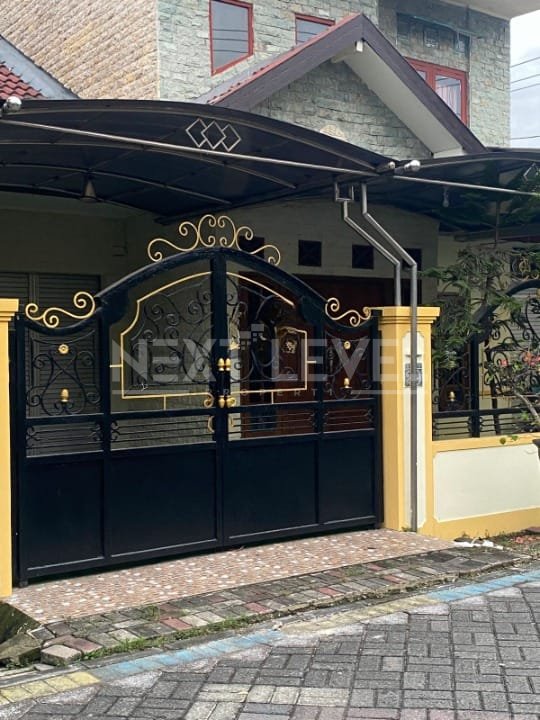 Dijual rumah di Kebraon indah permai Surabaya 