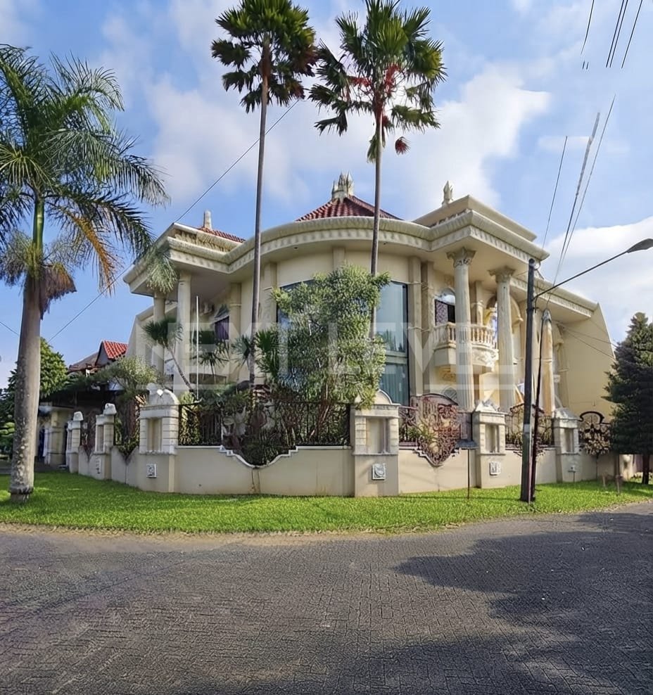 Rumah Mewah Full Furnished di PBI Araya – Malang.MLG00184