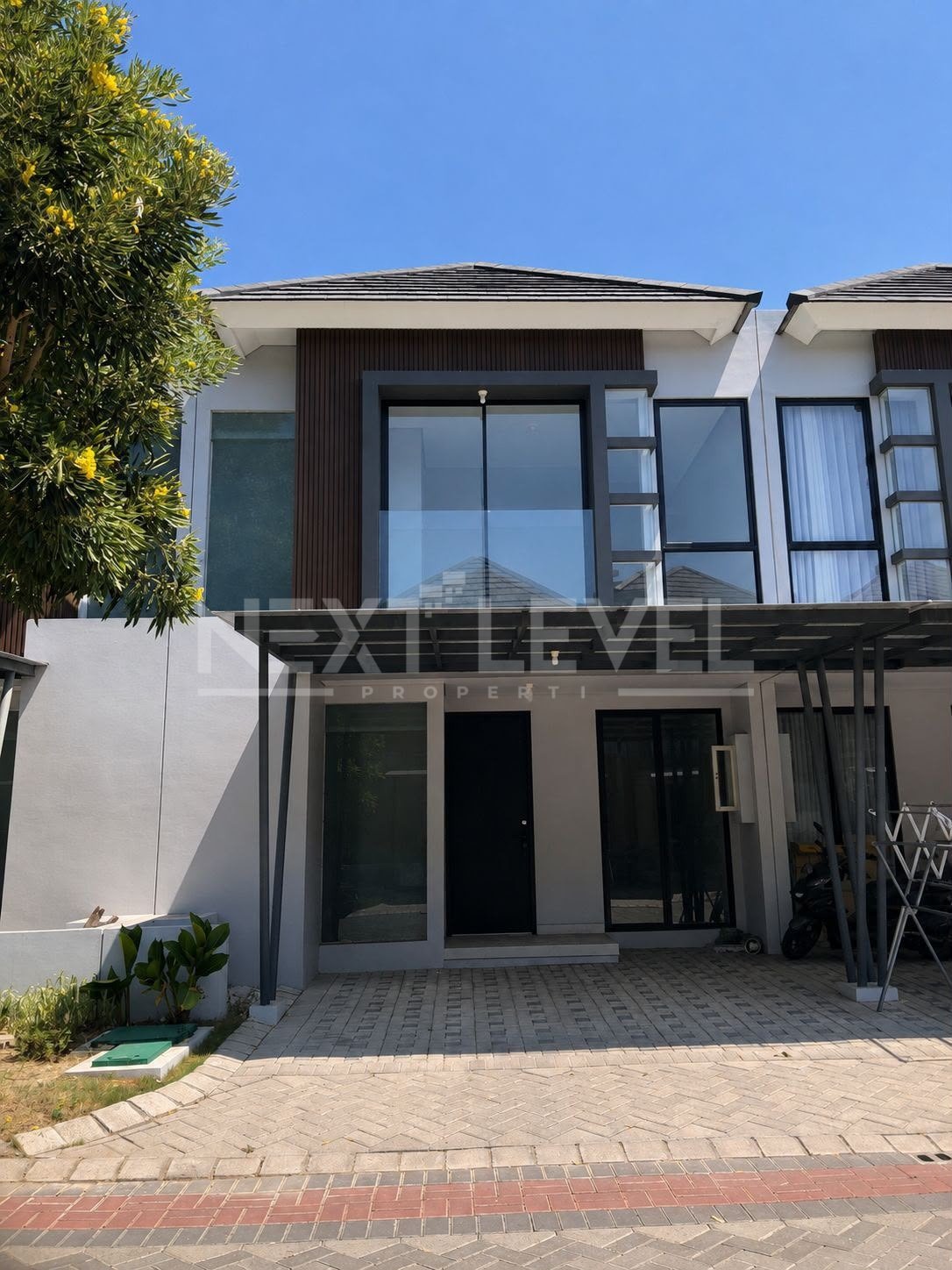 DIJUAL RUMAH GRAND PAKUWON CLUSTER GLADSTONE SURABAYA ( 2 UNIT DAN BARU)