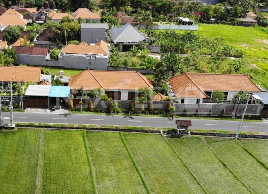 VILLA IN CENTRAL BERAWA CANGGU (PRICE IS NEGOTIABLE)