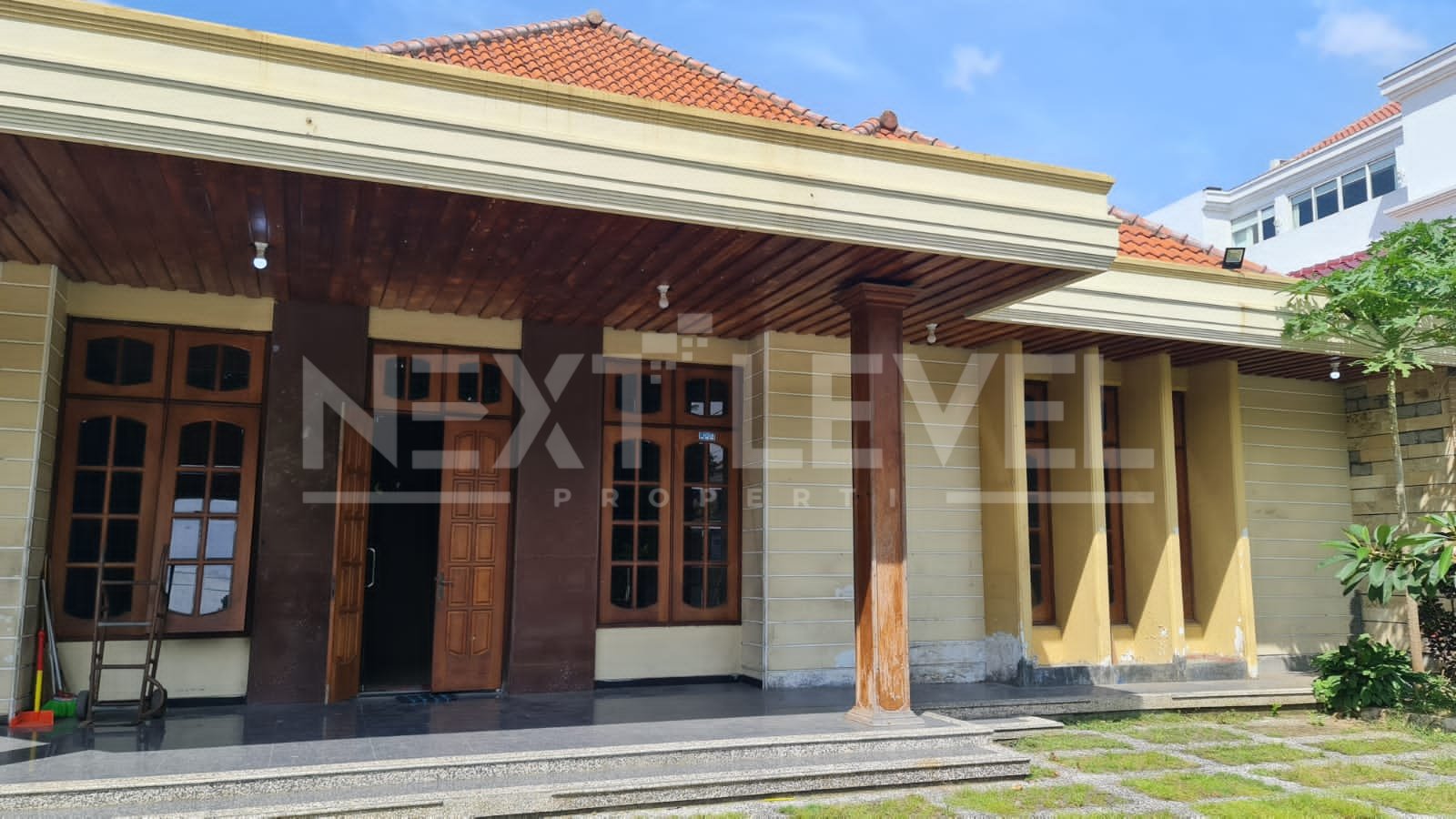 Disewakan Rumah usaha pusat kota